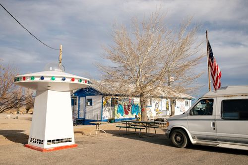 Nhà hàng và quán bar Little A’Le’Inn ở Rachel, Nevada - điểm dừng chân nổi tiếng trên đường đến Khu vực 51. Ảnh: National Geographic.