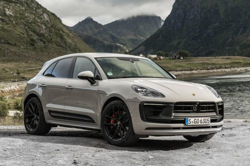  Trước đó, Porsche Macan sử dụng động cơ đốt trong cũng gặp tình trạng tương tự tại châu Âu. Tuy nhiên khác với Discovery Sport, mẫu SUV thể thao này lại là nhân tố "gánh doanh số" tại nhiều nước, vượt xa bản thuần điện. 