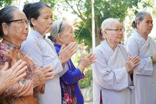 Thân nhân các Mẹ Việt Nam Anh hùng, Anh hùng liệt sĩ làng Đồng Di tại buổi lễ “giỗ chung”