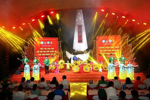 Chương trình nghệ thuật “Theo dấu chân anh hùng - Viết tiếp khúc tráng ca”