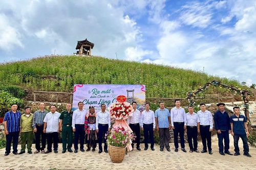 Điểm check-in "Chạm Lũng Cú" góp phần đa dạng hóa sản phẩm du lịch địa phương
