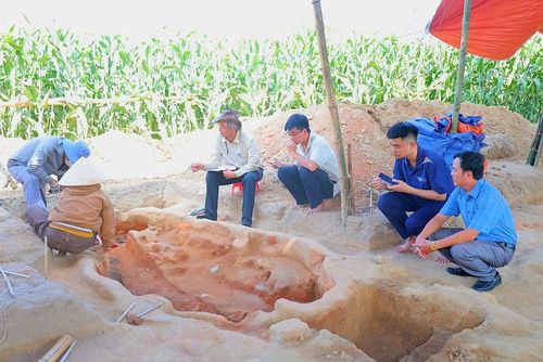 Thành cổ Châu Sa không chỉ là điểm nghiên cứu khảo cổ mà còn trở thành "lớp học ngoài trời" cho thế hệ trẻ yêu lịch sử