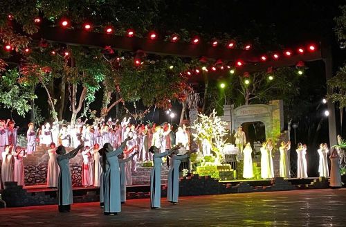 Chương trình nằm trong chuỗi sự kiện “Về nguồn” năm 2026, diễn ra từ ngày 26-30.7 với các hoạt động dâng hương, thắp nến tri ân, triển lãm “Cuộc vượt ngục năm 1943” và đêm thực cảnh đặc biệt “Địa ngục trần gian”.