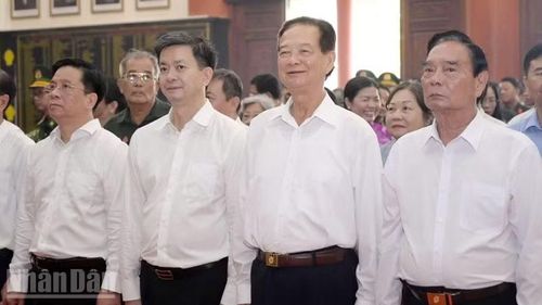 Nguyên lãnh đạo Đảng, Nhà nước và lãnh đạo tỉnh An Giang dự Lễ giỗ Anh hùng, liệt sĩ và người có công.