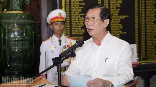 Phó Chủ tịch Ủy ban nhân dân tỉnh An Giang Lê Văn Phước phát biểu.