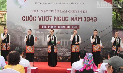 Tiết mục văn nghệ tại lễ khai mạc triển lãm chuyên đề "Cuộc vượt ngục năm 1943".