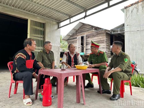 Mô hình có sự tham gia của bốn lực lượng nòng cốt: cán bộ, đảng viên trong hệ thống chính trị; già làng, người có uy tín; chức sắc, chức việc tôn giáo; và những người từng lầm lỡ nhưng đã chuyển biến nhận thức, trở về sinh hoạt tôn giáo thuần túy.