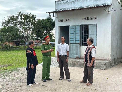 Lực lượng chức năng thường xuyên thăm hỏi, lắng nghe tâm tư, kịp thời tháo gỡ khó khăn của những người từng lầm lỡ, nay đã thực hành tôn giáo lành mạnh và tích cực tham gia các hoạt động cộng đồng.