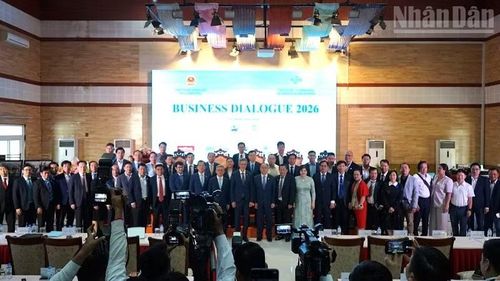 Chương trình “Đối thoại Doanh nghiệp 2026” thu hút sự tham gia của hơn 200 doanh nghiệp Việt Nam và Campuchia. (Ảnh: ĐINH TRƯỜNG)