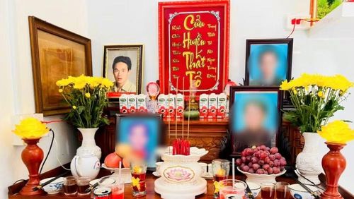 Di ảnh liệt sĩ Phạm Văn Giáo được đặt trang trọng trên bàn thờ gia đình.