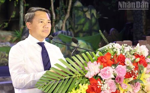 Đồng chí Nguyễn Đình Việt, Chủ tịch Ủy ban nhân dân tỉnh Sơn La phát biểu tại chương trình.