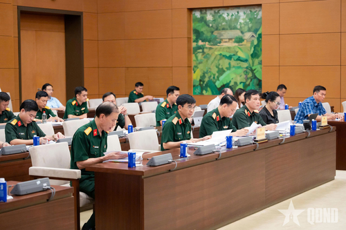 Các đại biểu Quân đội tham dự phiên họp.