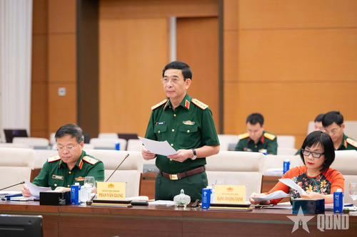 Đại tướng Phan Văn Giang phát biểu tiếp thu.