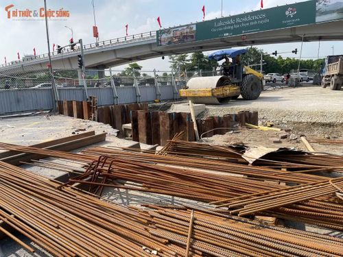 Theo thiết kế, công trình có chiều dài khoảng 600 m theo hướng Vĩnh Tuy - Long Biên và ngược lại, gồm đoạn hầm kín, hầm hở, hệ thống tường chắn cùng các tuyến đường dẫn kết nối với hạ tầng giao thông hiện hữu.