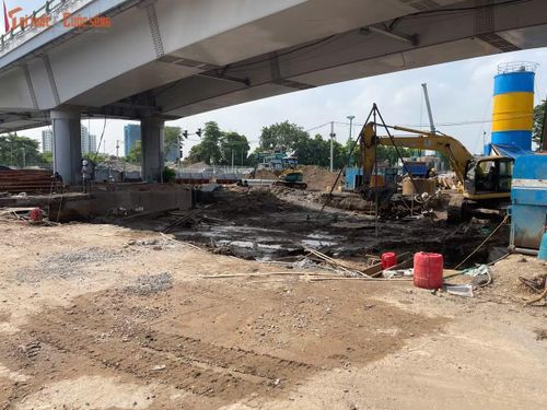 Công trình do Ban Quản lý dự án đầu tư xây dựng công trình giao thông Hà Nội làm chủ đầu tư, được triển khai nhằm giảm ùn tắc giao thông, nâng cao năng lực thông hành trên tuyến Vành đai 2 và khu vực cửa ngõ phía Đông thành phố.