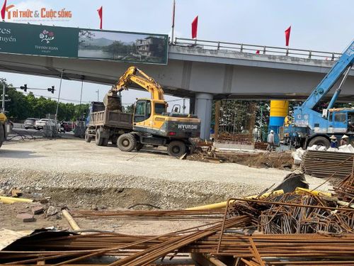 Hầm chui được xây dựng tại nút giao Cổ Linh - cầu Vĩnh Tuy, nơi kết nối Vành đai 2 với đường Cổ Linh, đường Đàm Quang Trung và cầu Vĩnh Tuy. Đây là khu vực có lưu lượng phương tiện lưu thông lớn, đặc biệt vào giờ cao điểm.