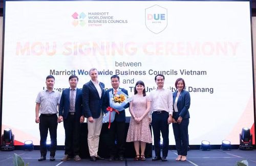 Trường Đại học Kinh tế - Đại học Đà Nẵng ký kết hợp tác với Tập đoàn Marriott. Ảnh: NTCC