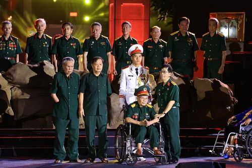 Các tiết mục nghệ thuật có sự tham gia của các cựu chiến binh.