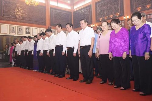 Nguyên lãnh đạo Đảng, Nhà nước và lãnh đạo tỉnh An Giang dự buổi lễ.