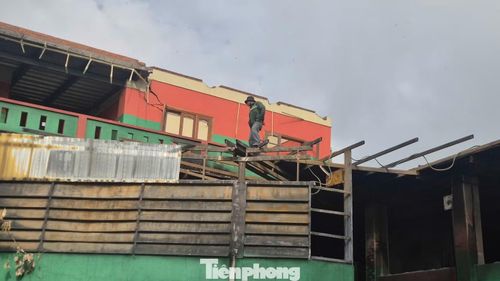 Công nhân tất bật tháo dỡ trên công trường KDL Vườn Xoài