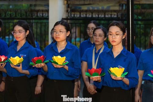  “Những việc làm thiết thực, giàu ý nghĩa nhân văn không chỉ thể hiện sự tri ân đối với các thế hệ cha anh đã hy sinh vì độc lập, tự do của Tổ quốc mà còn hun đúc lý tưởng cách mạng, bồi đắp khát vọng cống hiến để mỗi đoàn viên, thanh niên hôm nay tiếp tục viết tiếp truyền thống vẻ vang của dân tộc bằng những hành động cụ thể, thiết thực”, anh Hùng nói. 