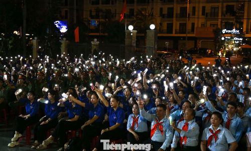 Đông đảo các bạn đoàn viên, thanh niên tham gia buổi lễ.
