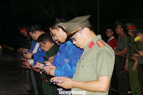Các đại biểu tham gia nhắn tin ủng hộ chương trình “Tri ân liệt sĩ – 2026” do Hội Hỗ trợ gia đình liệt sĩ Việt Nam phát động.