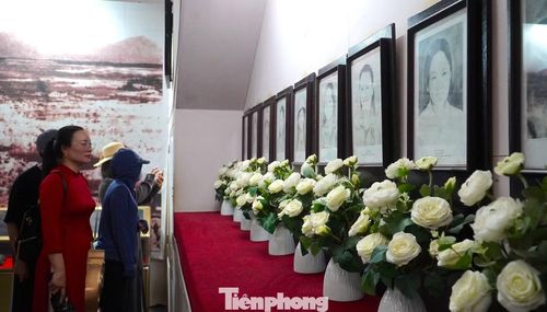 Sự hy sinh của 10 nữ thanh niên xung phong thuộc Tiểu đội 4, Đại đội 552, Tổng đội Thanh niên xung phong 55 Hà Tĩnh khi đang san lấp hố bom, mở đường đã trở thành biểu tượng bất tử của tuổi trẻ Việt Nam.