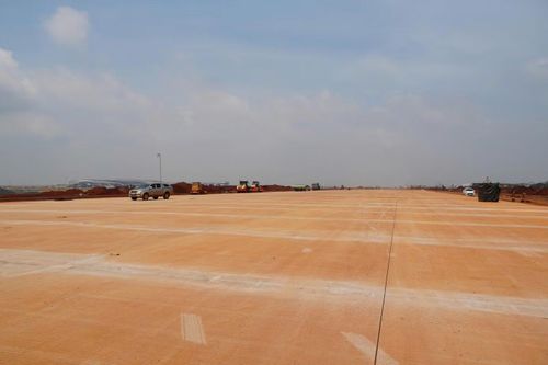 Dự kiến, từ tháng 8 tới, nhà thầu bắt đầu lắp đặt hệ thống chiếu sáng, trang thiết bị tại đường cất hạ cánh thứ 2.