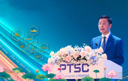 Phó Tổng giám đốc Phạm Văn Hùng khẳng định đầu tư cho con người và giáo dục là nền tảng cho sự phát triển lâu dài của PTSC.