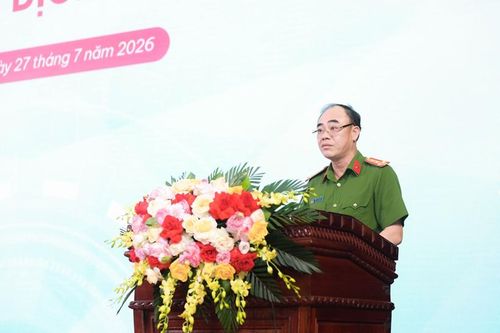  Đại tá Trần Hồng Phú, Phó Cục trưởng Cục Cảnh sát quản lý hành chính về trật tự xã hội, Bộ Công an (C06) phát biểu tại sự kiện.