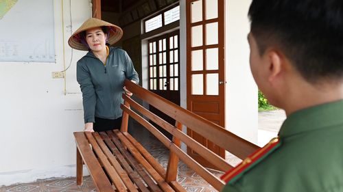 Nhà văn hóa thôn là nơi diễn ra nhiều hoạt động chung của cộng đồng. Việc chuẩn bị không gian sinh hoạt, tổ chức họp dân, tiếp nhận ý kiến cũng là một phần công việc thường xuyên của trưởng thôn trong quá trình điều hành địa bàn mới.