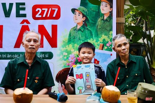 Đặc biệt, sự đồng hành của các cựu chiến binh đã mang đến nhiều ý nghĩa cho workshop. Đây cũng là dịp để các em nhỏ được gặp gỡ, giao lưu với những nhân chứng lịch sử.