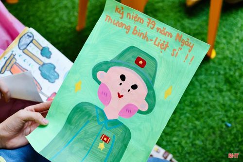Người lính, lá cờ Tổ quốc, nghĩa trang liệt sĩ hay cánh chim hòa bình... là hình ảnh xuất hiện nhiều trong các tác phẩm.