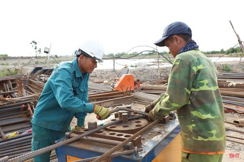 Công ty CP Xây dựng và Đầu tư 492 thi công hạng mục cầu Rào Cái, dự án đường Xô Viết Nghệ Tĩnh kéo dài về phía Đông.
