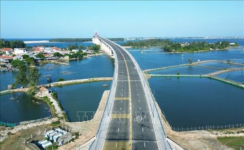 Cầu vượt cửa biển Thuận An đã xóa bỏ sự chia cắt lâu nay giữa hai bờ cửa biển Thuận An - nơi từng phụ thuộc vào đò ngang trong nhiều năm và góp phần thúc đẩy phát triển kinh tế, xã hội địa phương nơi đây.
