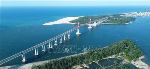 Cầu vượt cửa biển Thuận An không đơn thuần là một công trình giao thông, mà là “tọa độ phải đến” của Huế năm 2026 và thời gian tới đây.