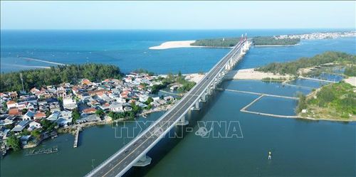 Cầu vượt cửa biển Thuận An được kỳ vọng sẽ trở thành động lực thúc đẩy kinh tế - du lịch khu vực, nằm trong tổng thể tuyến đường ven biển kết nối Quốc lộ 49B với Quốc lộ 49A, xóa bỏ sự chia cắt lâu nay giữa hai bờ cửa biển Thuận An - nơi từng phụ thuộc vào đò ngang trong nhiều năm.