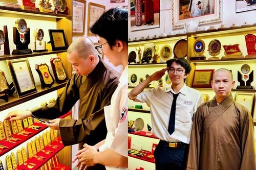 Đại đức Thích Thanh Toàn giới thiệu ý nghĩa của từng kỷ vật với em Lê Trần Phúc Nguyên.