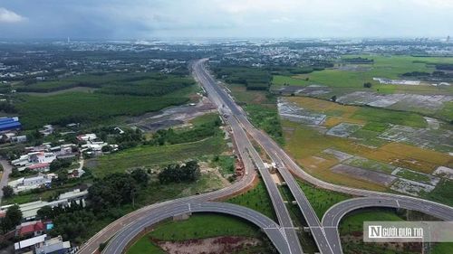 Cùng với cao tốc Biên Hòa - Vũng Tàu, Vành đai 3 Tp.HCM, Vành đai 4 Tp.HCM và cao tốc Bến Lức - Long Thành, hai tuyến T1 và T2 sẽ tạo thành mạng lưới giao thông liên hoàn, mở rộng khả năng kết nối vùng và đưa sân bay Long Thành trở thành trung tâm giao thông, logistics quan trọng của khu vực phía Nam.