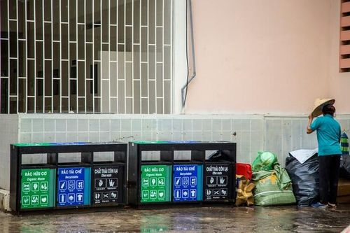 Nhiều chung cư đã tách phí thu gom rác riêng và thu phí theo m2.
