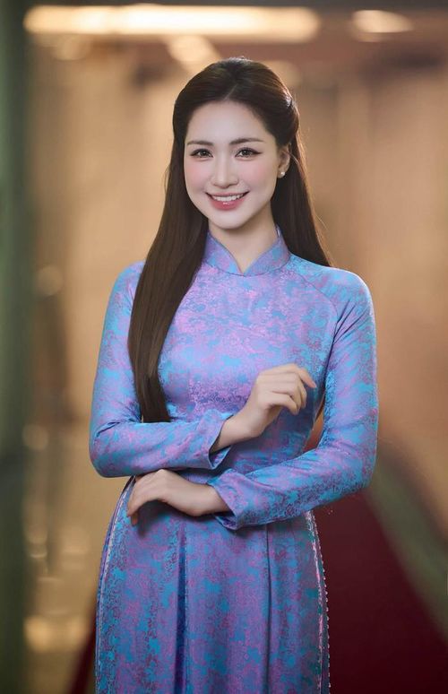 Hòa Minzy từng chia sẻ về chuyện nhận nuôi hai bé trai.