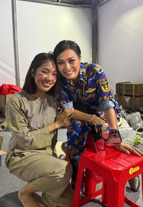 Lê Phương cùng ca sĩ Phương Thanh. (Ảnh: FBNV)
