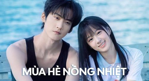 Ở mảng phim hiện đại, Mùa Hè Nồng Nhiệt thu hút khán giả yêu thích chuyện tình thanh xuân xen lẫn yếu tố chữa lành. Phim do Bao Thượng Ân và Châu Kha Vũ đóng chính, phát sóng trên iQIYI từ giữa tháng 6/2026. Câu chuyện bắt đầu khi Chu Vãn chủ động tiếp cận Lục Tây Kiêu với mục đích kiếm tiền chữa bệnh cho bà. Từ những hiểu lầm ban đầu, cả hai dần nảy sinh tình cảm nhưng buộc phải chia xa. Mười năm sau, họ gặp lại trong môi trường công sở, cùng đối diện những tổn thương cũ để tìm cơ hội hàn gắn và viết tiếp chuyện tình còn dang dở.