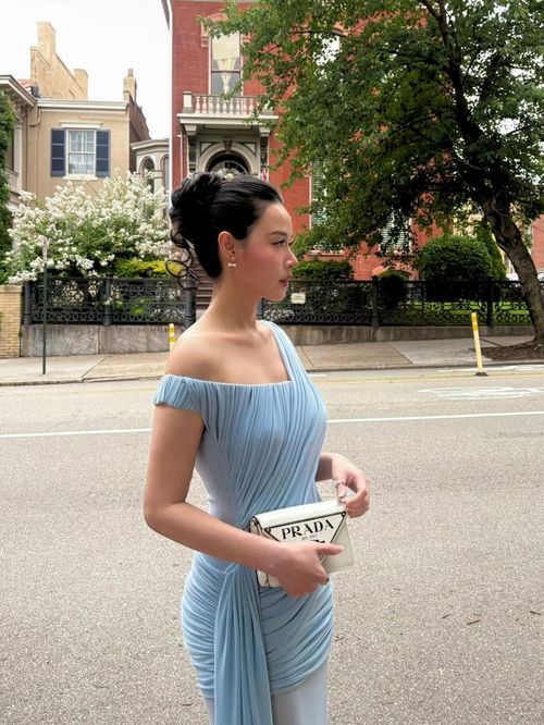 Midu ghi điểm với phong cách thanh lịch, visual rạng rỡ ở Richmond. (Nguồn: FBNV)