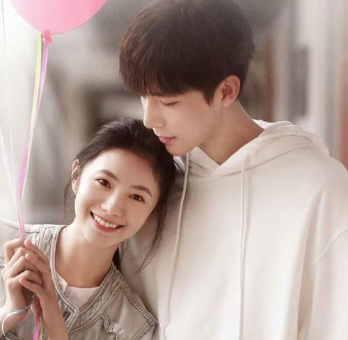 Lấy bối cảnh tuổi trẻ tại vùng biển, phim kể hành trình từ oan gia trở thành tri kỷ của Hình Vũ và Tình Dã. Không khí mùa hè, khung cảnh nên thơ cùng câu chuyện trưởng thành giúp bộ phim mang đến cảm giác tươi sáng và giàu năng lượng.