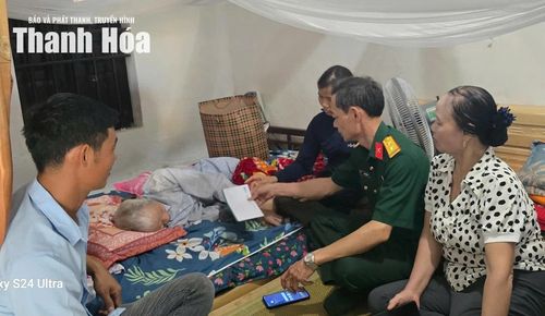 Hội CCB phường Bỉm Sơn thăm, tặng quà tri ân bệnh binh trên địa bàn phường.