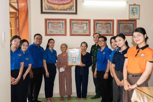 Đoàn Thanh niên - Hội Sinh viên Trường Đại học Sư phạm (Đại học Đà Nẵng) đã tổ chức chuỗi chương trình tri ân với nhiều hoạt động ý nghĩa.