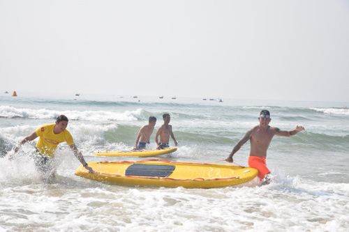 Ban Quản lý bán đảo Sơn Trà và các bãi biển du lịch Đà Nẵng tổ chức cuộc thi cứu hộ quốc tế hàng năm để các thành viên đội cứu hộ có cơ hội giao lưu, cọ xát, nâng cao chuyên môn, nghiệp vụ.