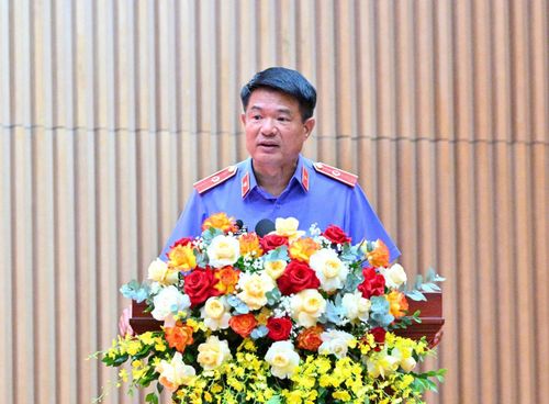 Đồng chí Nguyễn Huy Tiến, Ủy viên Trung ương Đảng, Bí thư Đảng ủy, Viện trưởng Viện kiểm sát nhân dân tối cao phát biểu tiếp thu ý kiến chỉ đạo. 